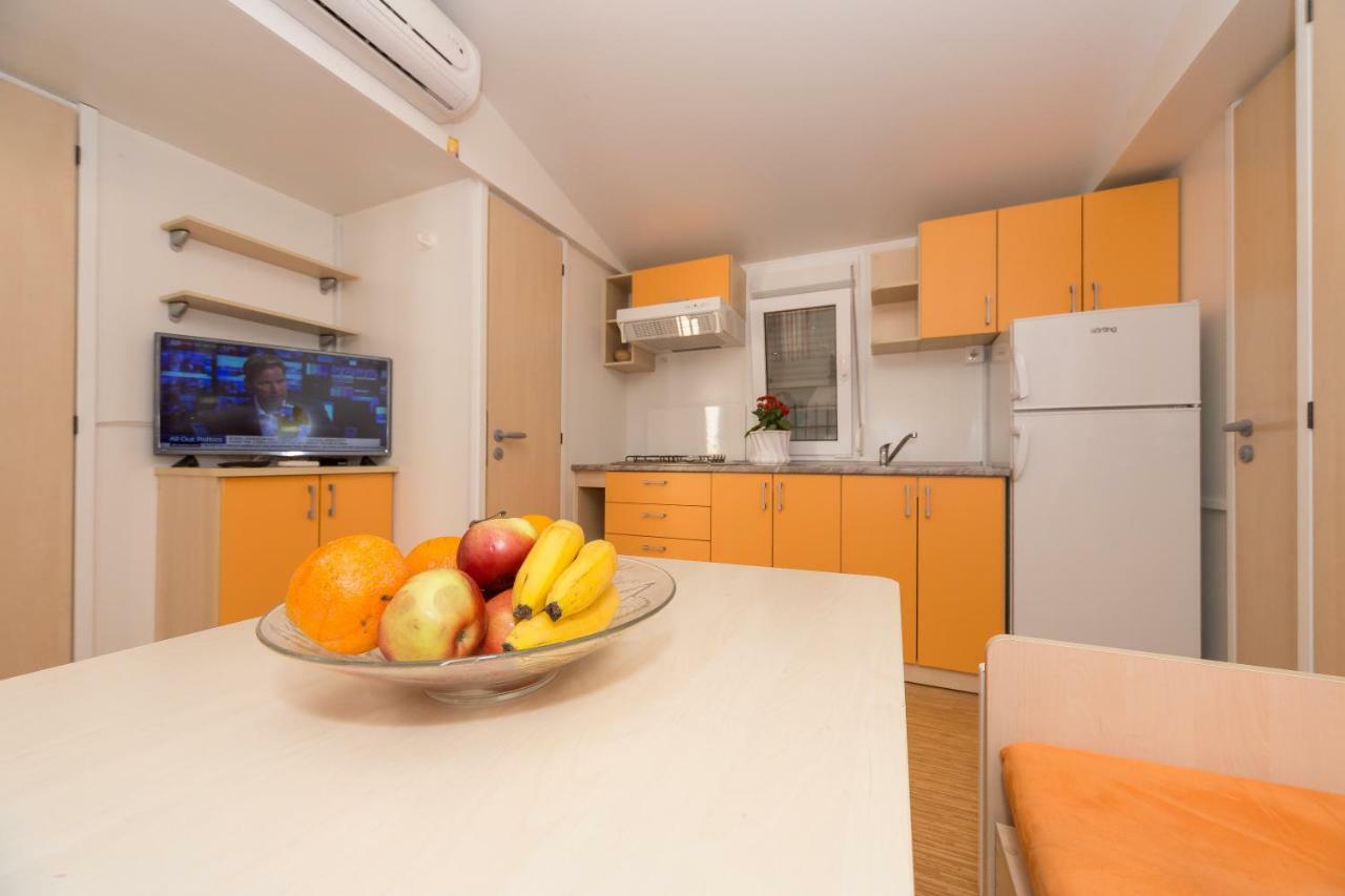 Diana & Josip Mobile Homes Биоград-на-Мору Экстерьер фото