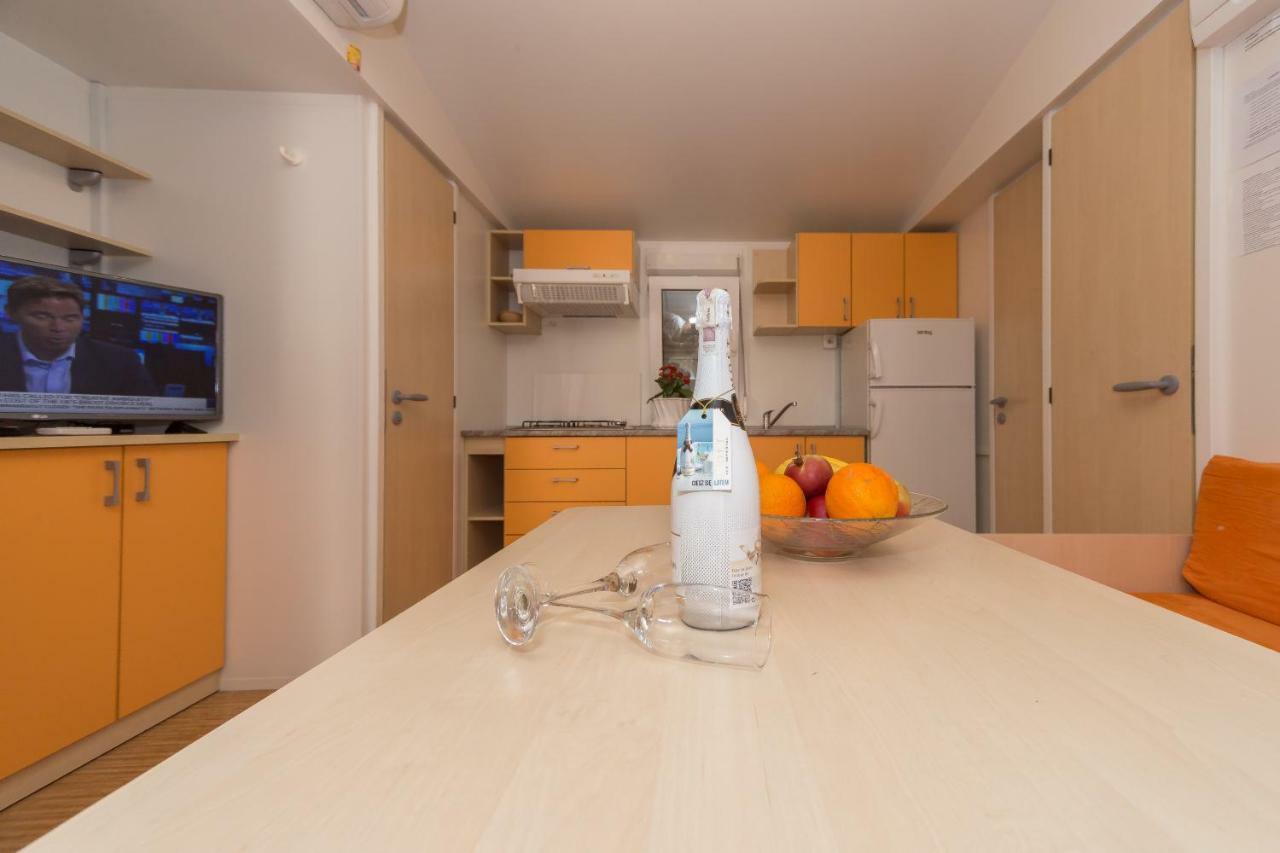 Diana & Josip Mobile Homes Биоград-на-Мору Экстерьер фото