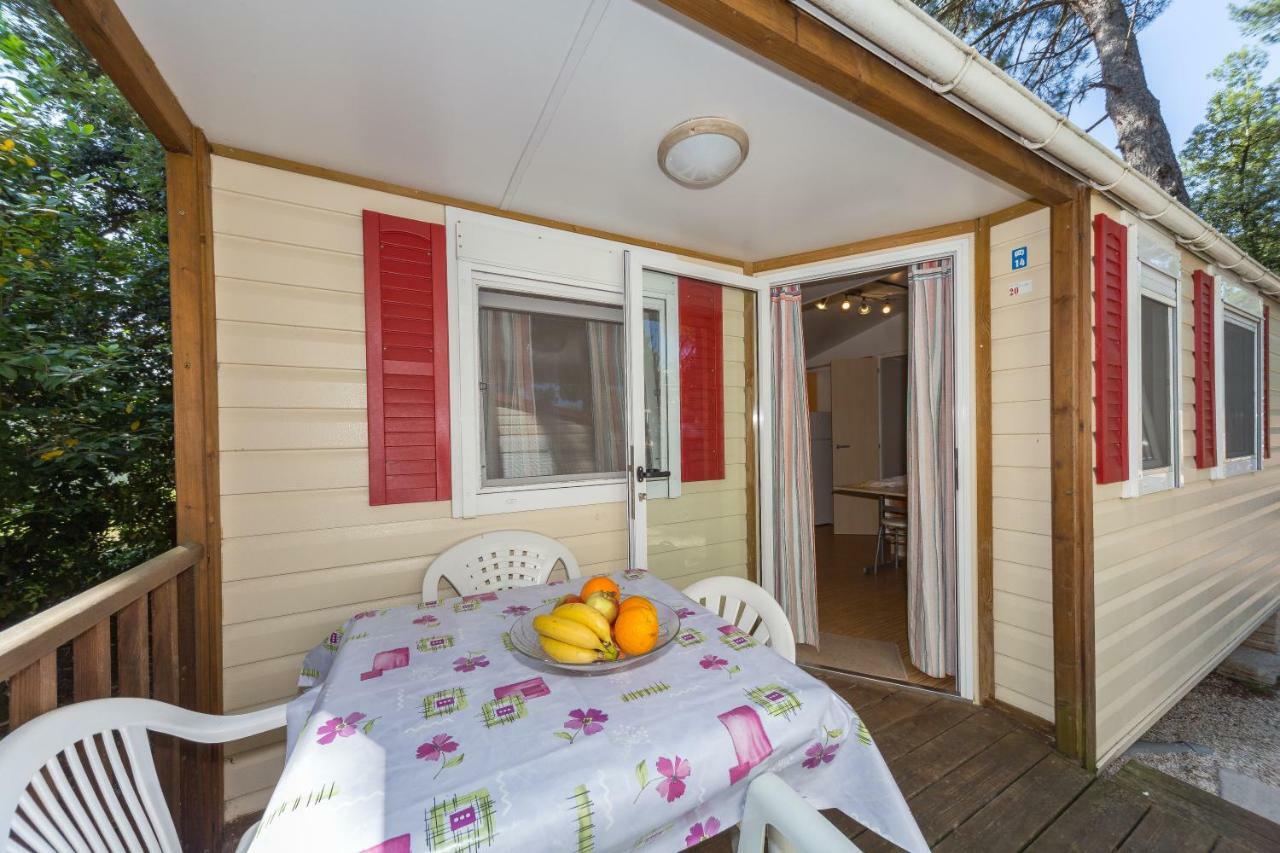 Diana & Josip Mobile Homes Биоград-на-Мору Экстерьер фото
